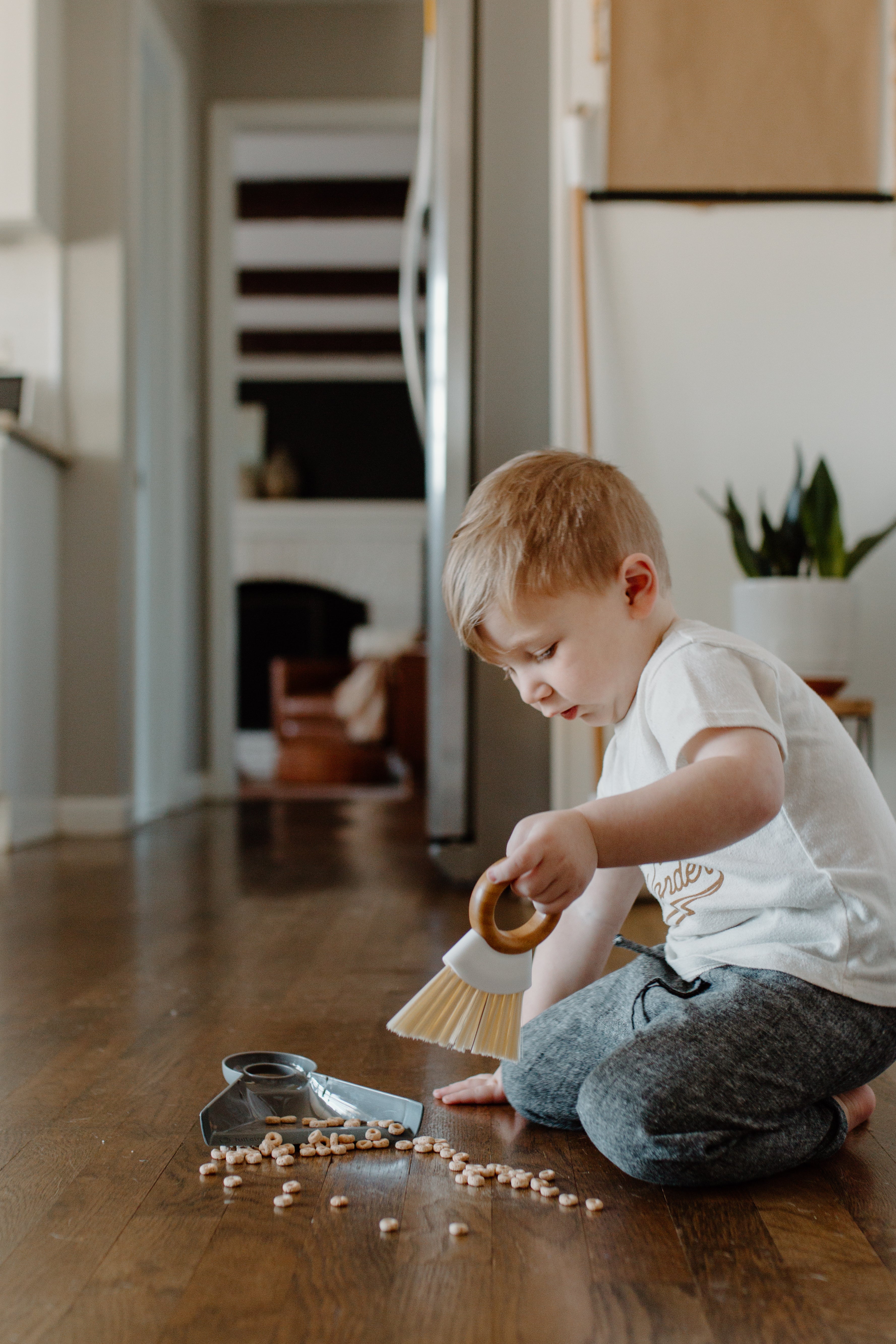 Full Circle Tiny Team Mini Brush & Dustpan Set – Full Circle Home